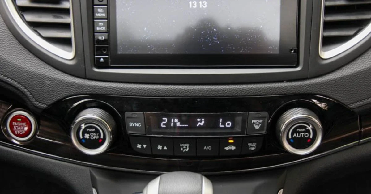 Bản 2015 Honda CR-V 2.4AT được trang bị nhiều tính năng nghe nhìn hiện đại hơn bản 2.0AT (Ảnh: Sưu tầm Internet)
