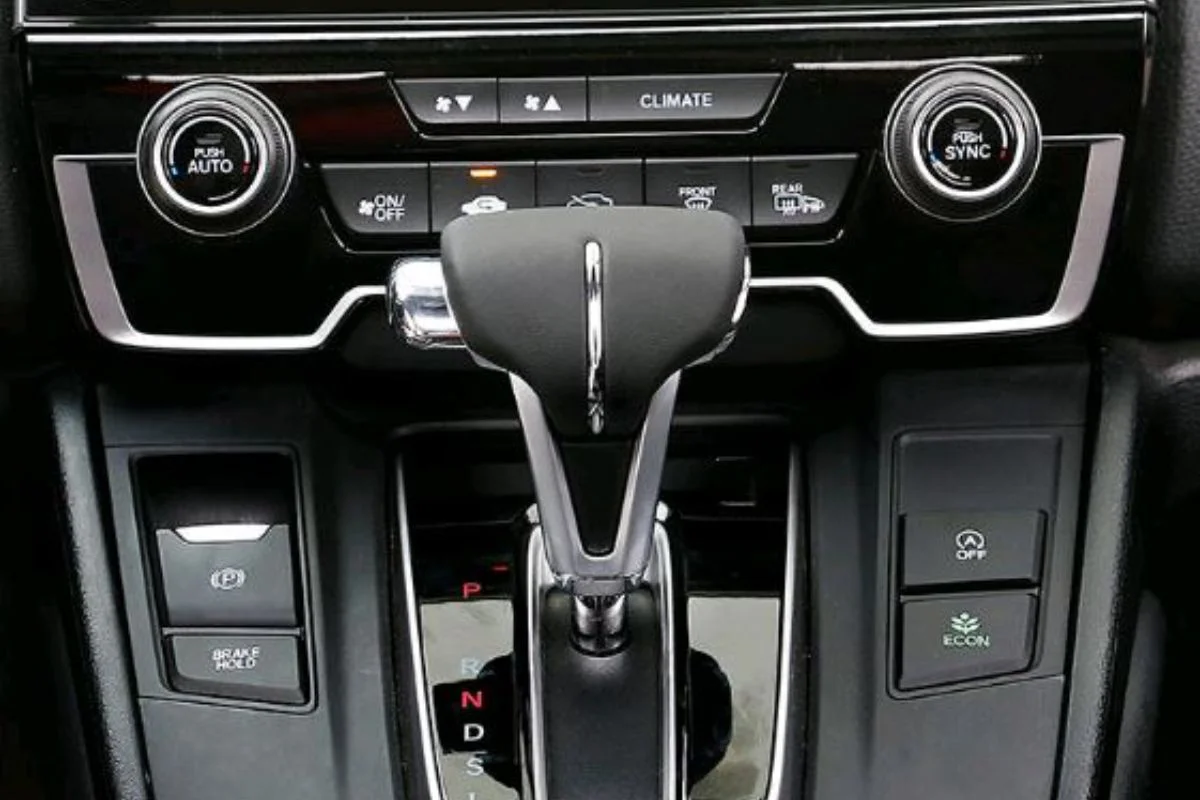 Hộp số tự động vô cấp (CVT), lẫy chuyển số 7 cấp cho phép chuyển số mượt mà và tăng cường hiệu quả nhiên liệu. (Ảnh: Sưu tầm Internet)