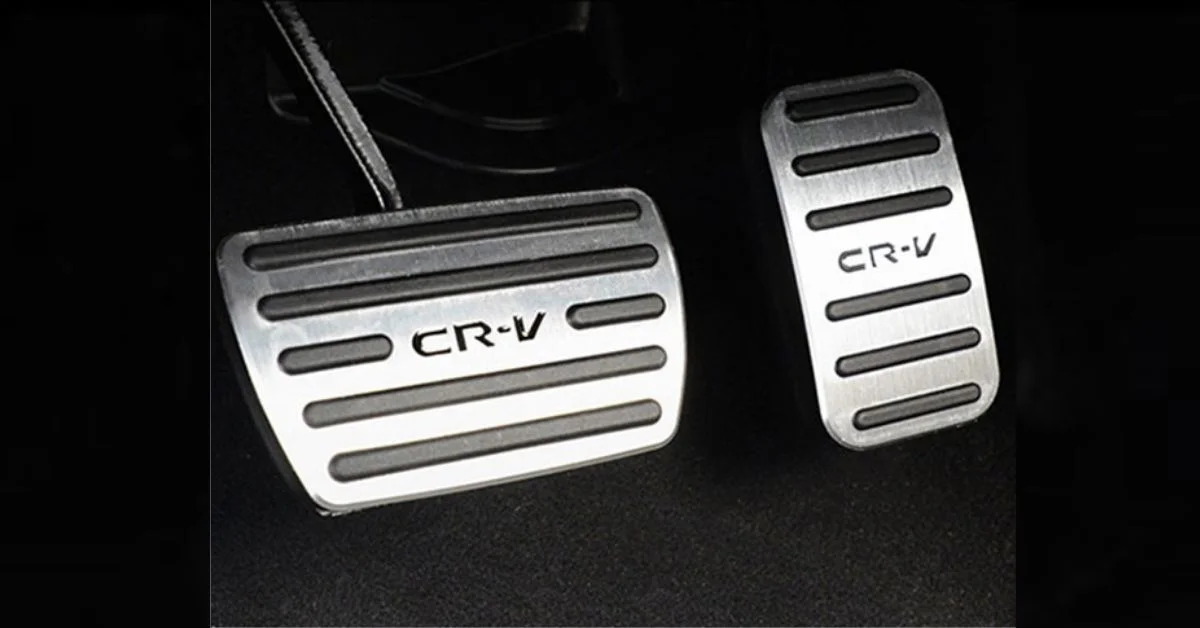 Nhiều người chọn lắp thêm ốp bàn đạp để trải nghiệm xe CRV an toàn hơn (Ảnh: Sưu tầm Internet)
