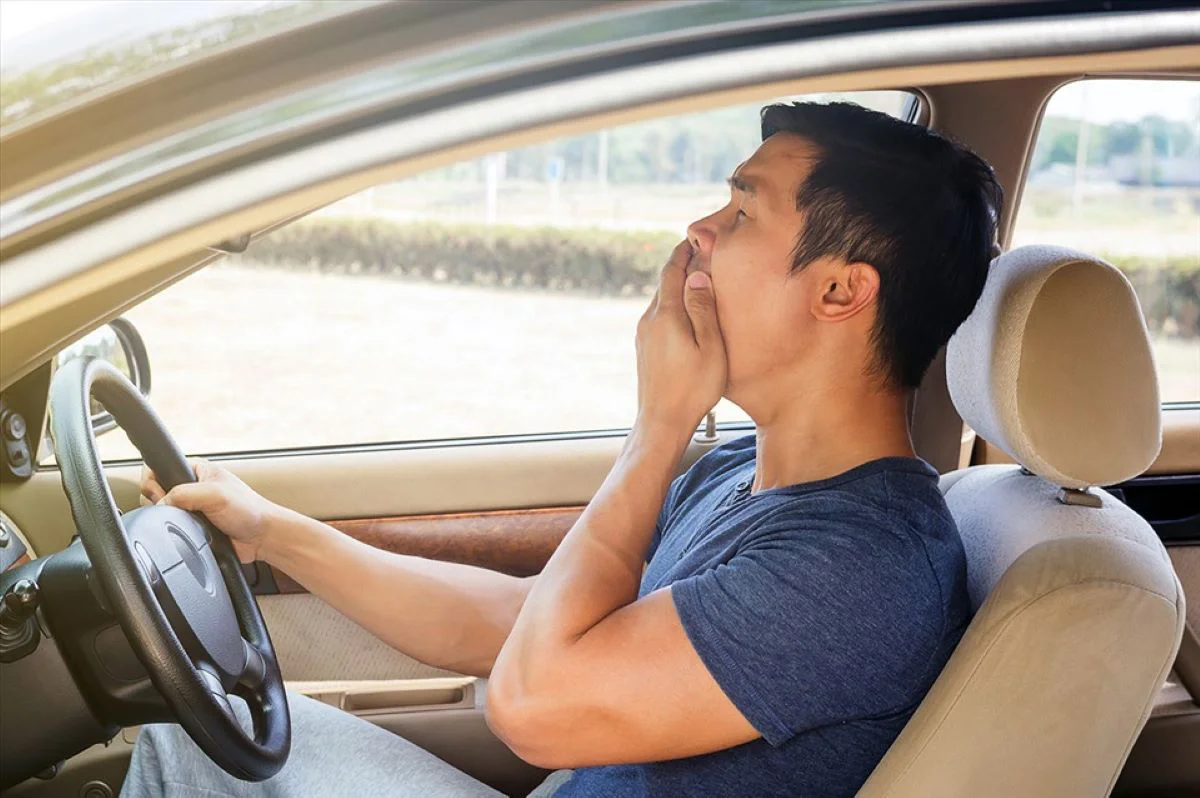 Tai nạn rất dễ xảy ra nếu bạn lái xe trong tình trạng buồn ngủ (Ảnh: Sưu tầm Internet)