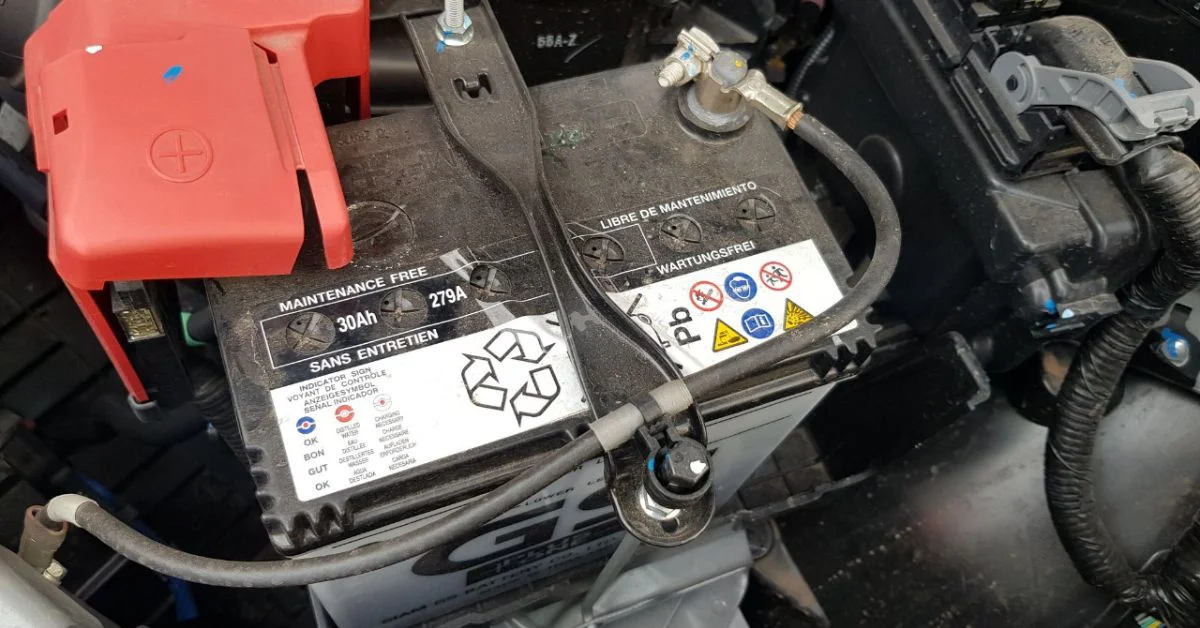 Ắc quy bị yếu do điện tích bị sụt giảm (Ảnh: Sưu tầm Internet)