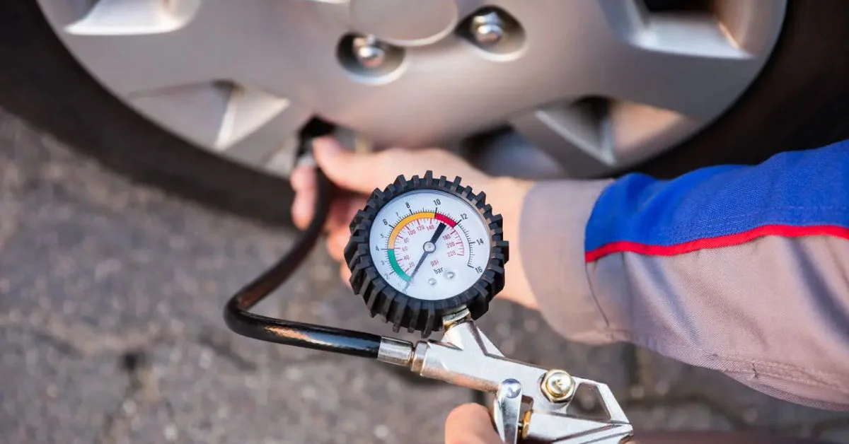 Áp suất lốp xe đạt chuẩn từ 30 - 35 psi. (Ảnh: Sưu tầm Internet)