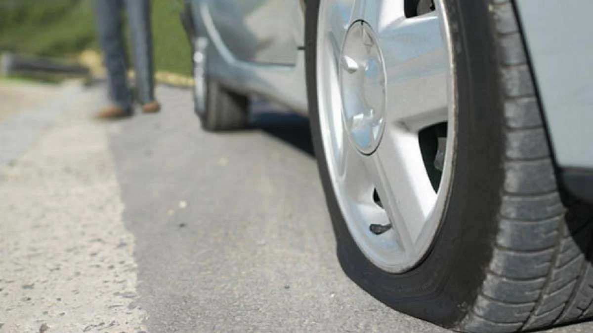 Bơm lốp xe quá non sẽ khiến xe tốn nhiều nhiên liệu hơn khi vận hành (Ảnh: Sưu tầm Internet)