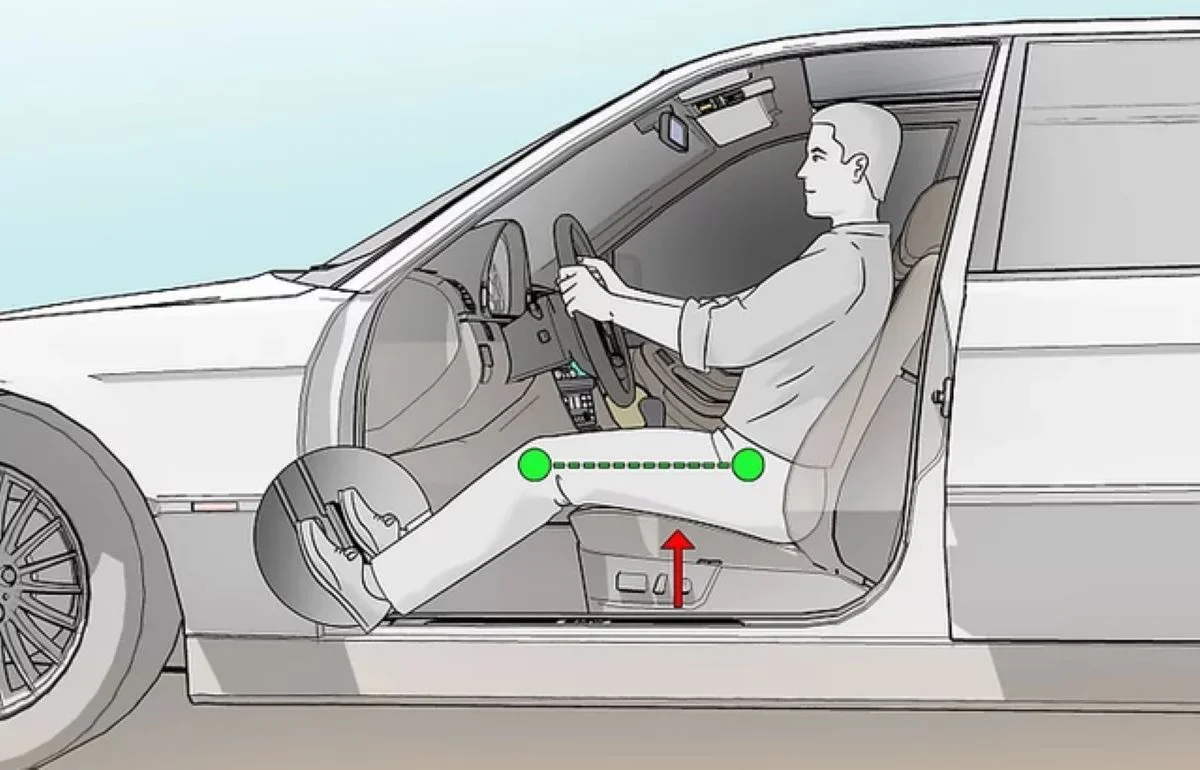 Độ cao ghế lái phải đảm bảo giúp bạn nhìn rõ kính chắn gió và kính cửa xe (Ảnh: Sưu tầm Internet)