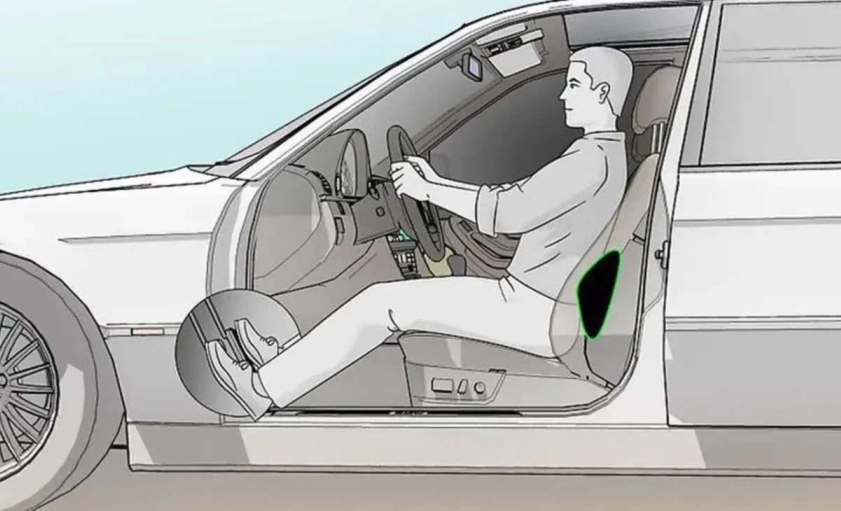Lưng người áp sát ghế để tăng hiệu quả nâng đỡ cho cột sống khi lái xe (Ảnh: Sưu tầm Internet)