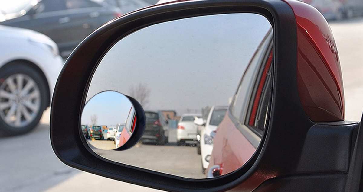 Gương chiếu hậu ở ngoài xe được lắp đặt ở 2 bên trái và phải (Ảnh: Sưu tầm Internet)