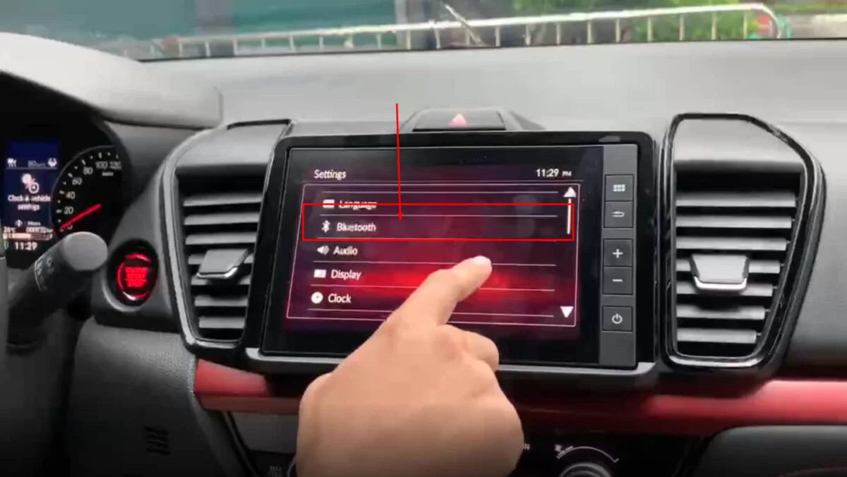 Chọn Bluetooth để kết nối điện thoại với xe Honda City. (Ảnh: Honda Mỹ Đình)