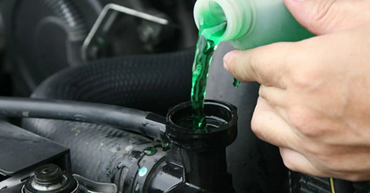 Nước làm mát ô tô là nước làm mát động cơ ô tô có công dụng chính giúp giải nhiệt. (Ảnh: Sưu tầm Internet)