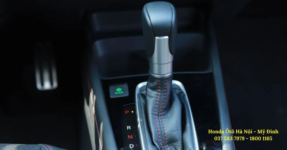 Cần số bọc da sang trọng (Ảnh: Honda Việt Nam)