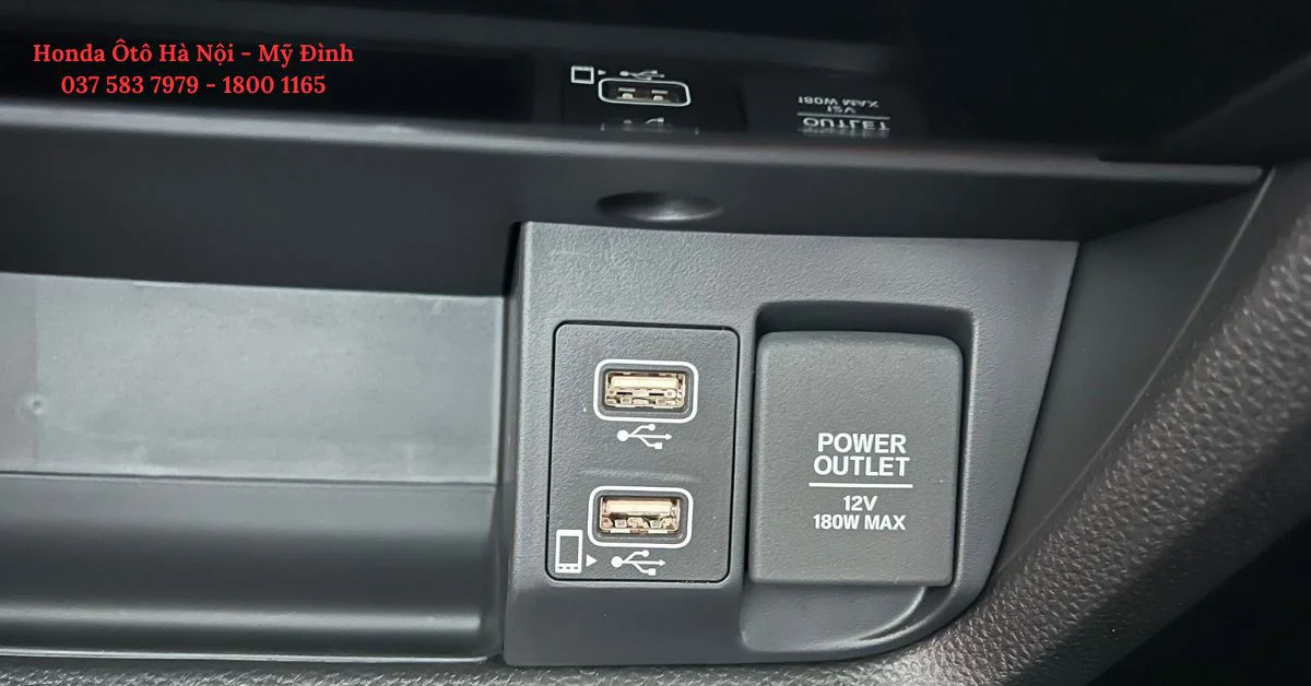 Honda City bản L được trang bị 3 cổng sạc giúp việc kết nối dễ dàng hơn (Ảnh: Honda Ô tô Mỹ Đình)