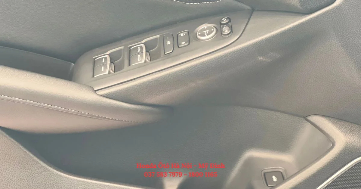Cửa xe trang bị các nút bấm điều khiển tiện lợi (Ảnh: Honda Ô tô Mỹ Đình)