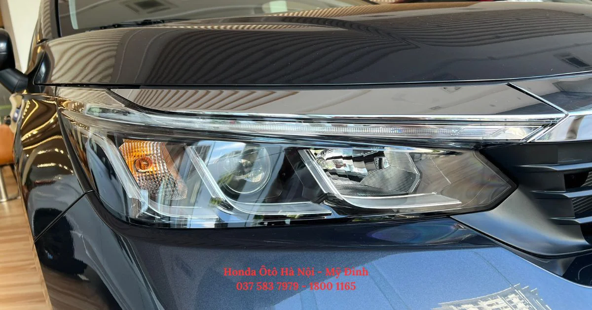 Cụm đèn trước nổi bật với dải đèn LED ban ngày (Ảnh: Honda Ô tô Mỹ Đình)