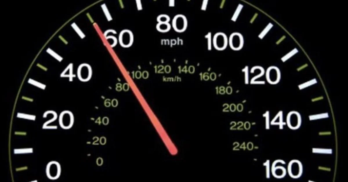 Đồng hồ tốc độ hiển thị tốc độ thực tế của xe (Ảnh: Sưu tầm Internet)