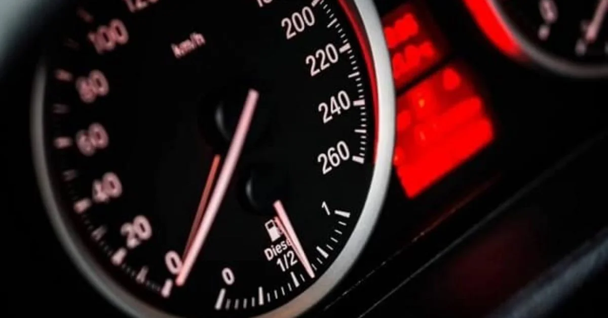 Đồng hồ tốc độ ô tô