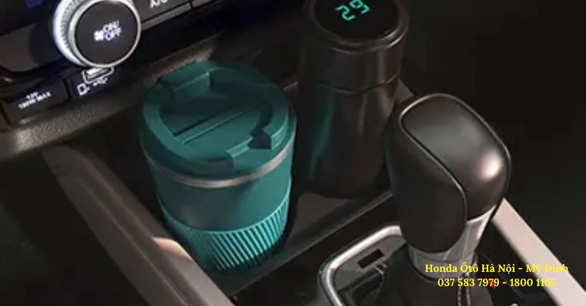 Giá đỡ cốc ở bảng điều khiển phía trước giữ đồ uống của bạn luôn trong tầm tay (Ảnh: Honda India)