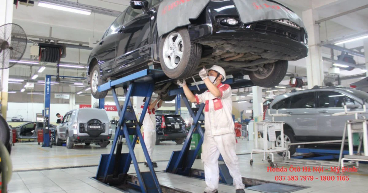 Kiểm tra áp suất lốp xe Honda City RS định kỳ để đảm bảo vận hành êm ái (Ảnh: Honda Ô tô Mỹ Đình) 