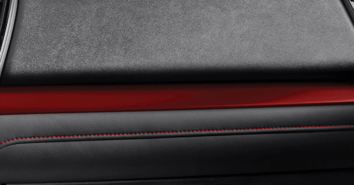 Thiết kế mặt taplo với đường viền đỏ thể thao tạo nên dấu ấn độc đáo cho khoang lái (Ảnh: Honda Việt Nam)