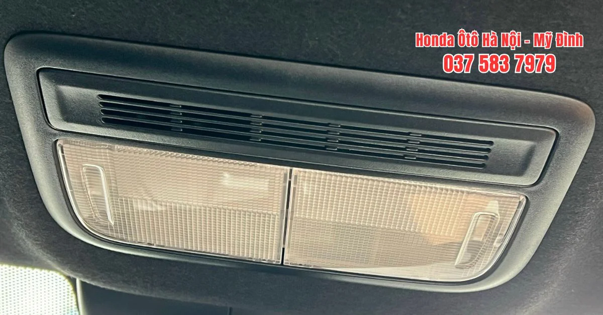 Đèn đọc bản đồ cho hàng ghế trước tiện lợi (Ảnh: Honda Ôtô Mỹ Đình)
