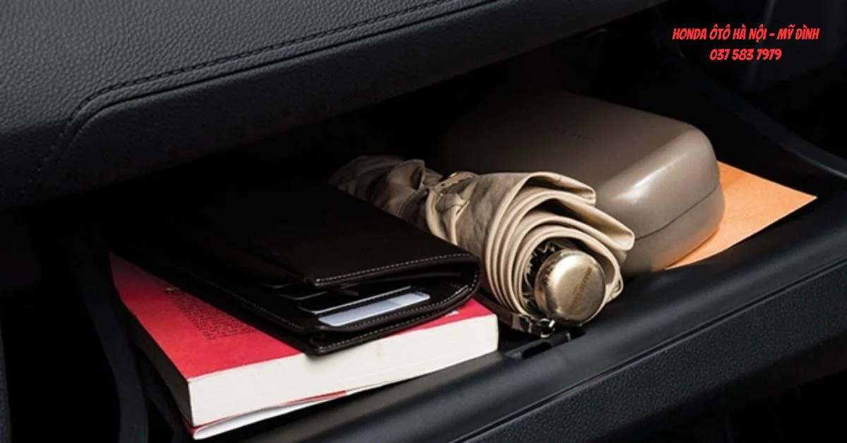 Ngăn chứa đồ bên dưới taplo rộng rãi (Ảnh: Honda Việt Nam)
