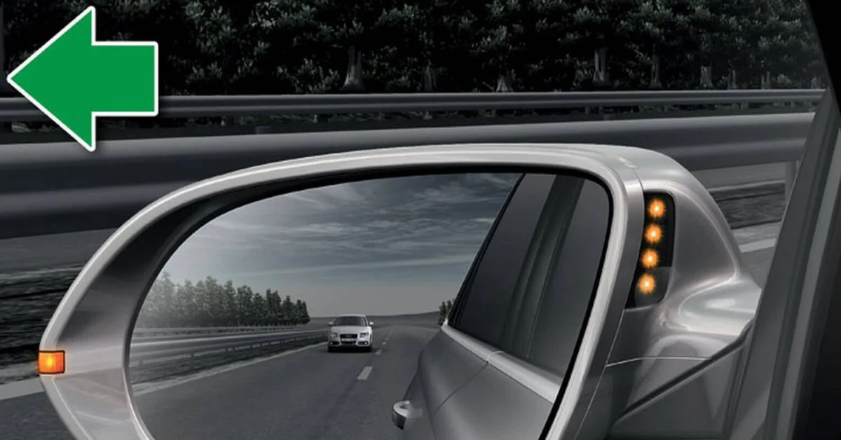 Hệ thống cảnh báo điểm mù giúp theo dõi không gian ngay gần khu vực phái sau xe của bạn (Ảnh: Sưu tầm Internet)