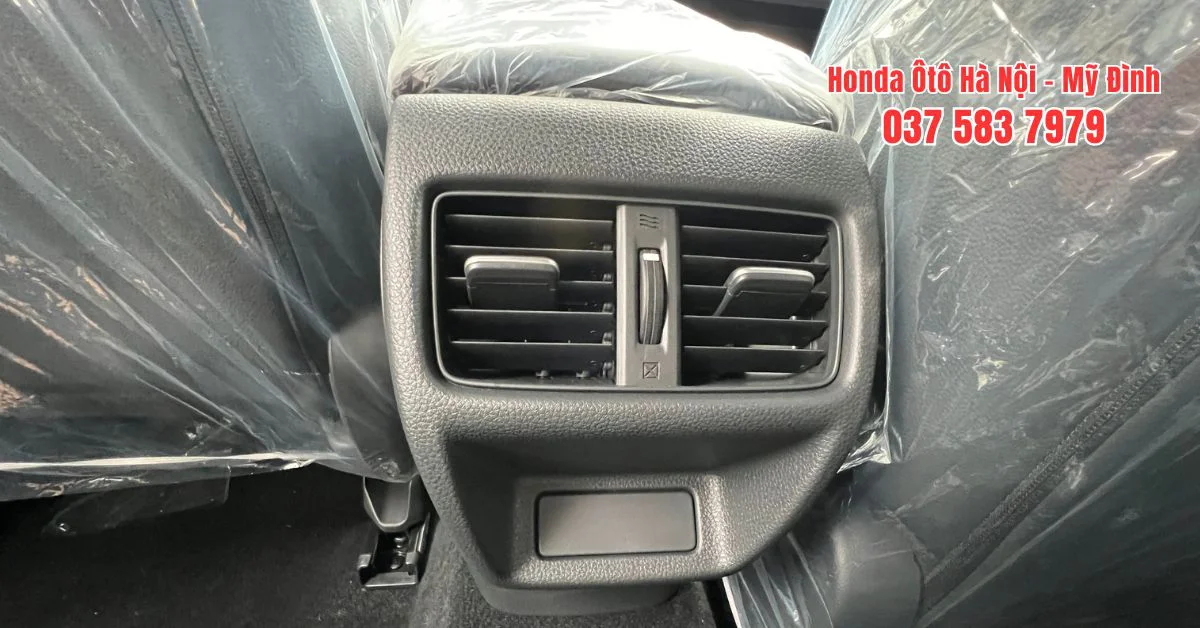 Cửa gió hàng ghế sau tạo cảm giác mát mẻ thoải mái cho người đồng hành (Ảnh: Honda Ô tô Mỹ Đình)