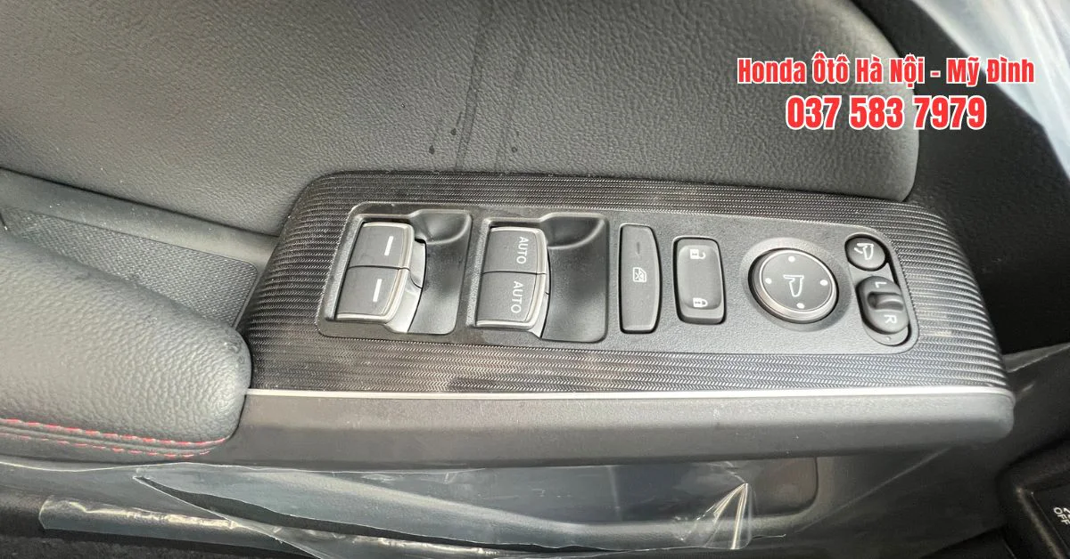 Cửa xe tích hợp nhiều nút ấn điều chỉnh tiện lợi (Ảnh: Honda Ô tô Mỹ Đình)
