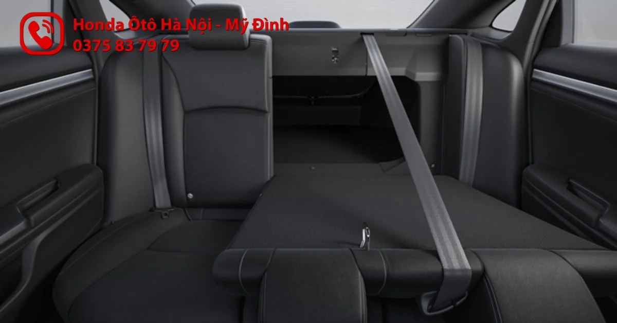 Hàng ghế sau tiện lợi cho phép gập 60:40 hoặc gập hoàn toàn và thông với khoang hành lý giúp gia tăng không gian chứa đồ (Ảnh: Honda Ô tô Mỹ Đình)