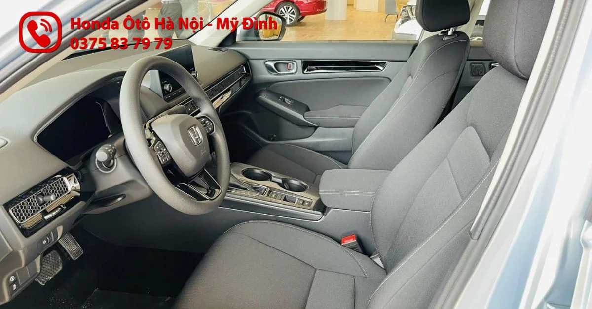 Không gian ghế trước xe Honda Civic bản E rộng rãi, đầy đủ tiện nghi (Ảnh: Honda Ô tô Mỹ Đình)