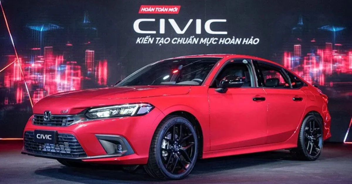 Honda Civic màu đỏ
