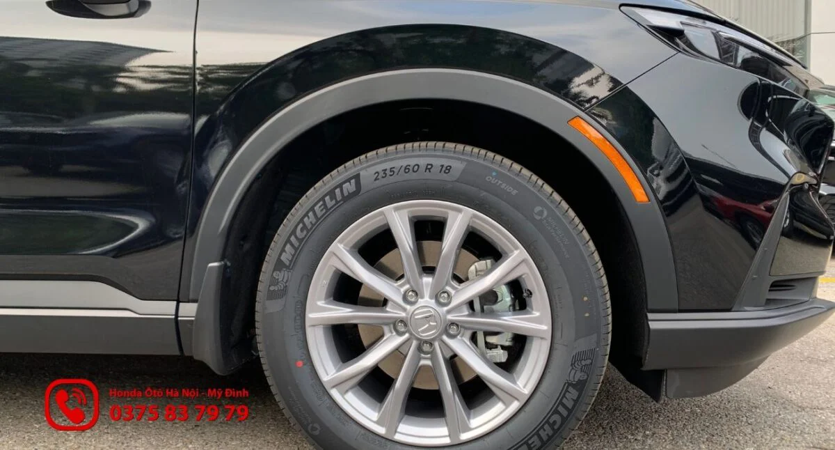 Dàn lốp đến từ thương hiệu Dunlop được trang bị trên Honda CR-V bản L 2 cầu.