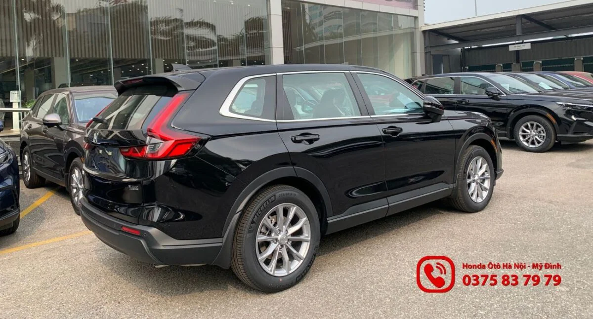 Thiết kế thân xe CRV trông bề thế với đường dập nổi tạo nét