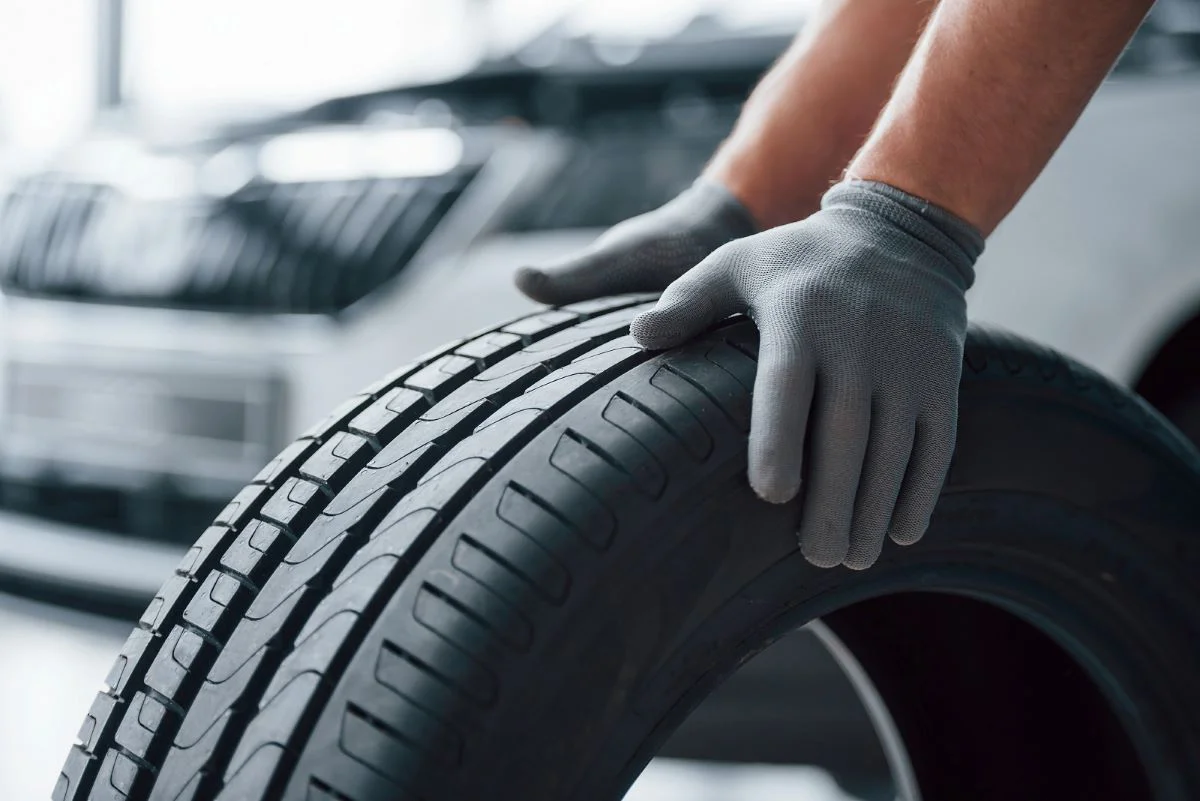 Bảo dưỡng lốp giúp ô tô vận hành ổn định, an toàn (Ảnh: Sưu tầm Internet)