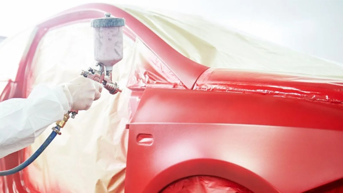 Sơn chống rỉ là bước quan trọng trong quy trình sơn xe ô tô (Ảnh: Sưu tầm Internet)