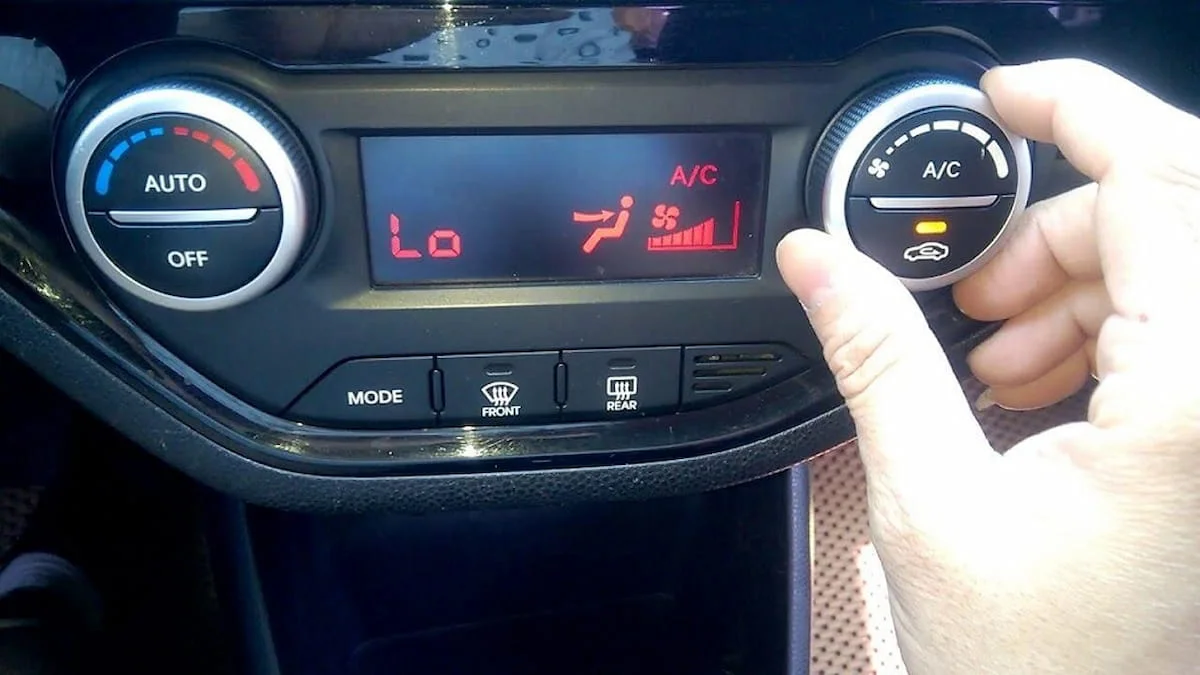 Chủ xe có thể tắt điều hoà, bật làm nóng trong xe để tản nhiệt động cơ (Ảnh: Sưu tầm internet)
