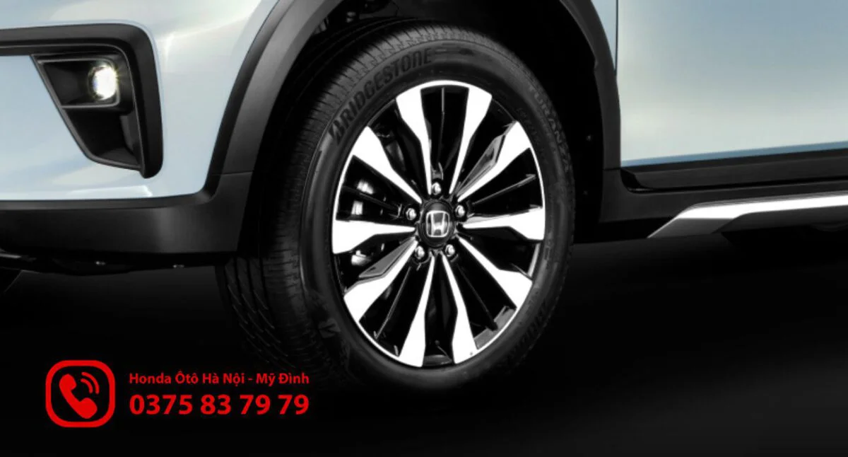 Mâm xe đa chấu 17 inch ấn tượng và khỏe khoắn. (Ảnh: Sưu tầm Internet) 