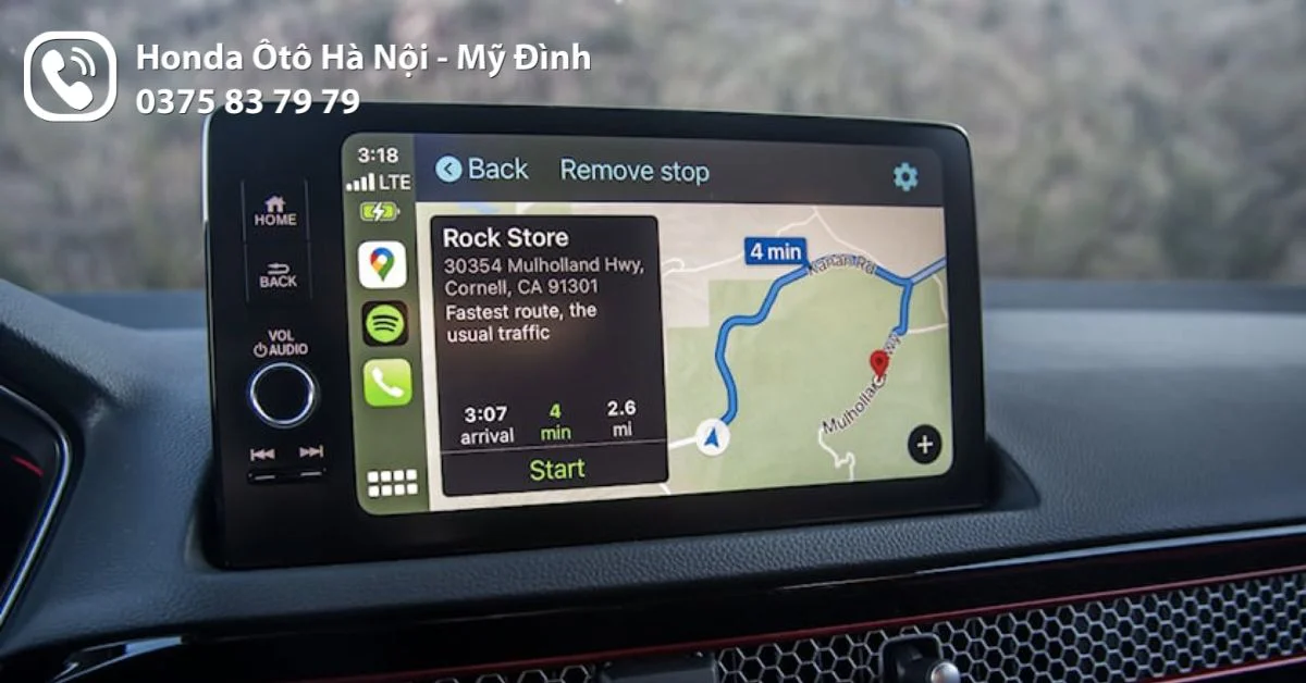 Hệ thống thông tin giải trí tiêu chuẩn của Si có màn hình cảm ứng 9.0 inch. Màn hình bao gồm một núm âm lượng tiện dụng và một vài nút vật lý khác. Honda trang bị mọi Si với Apple CarPlay và Android Auto không dây.