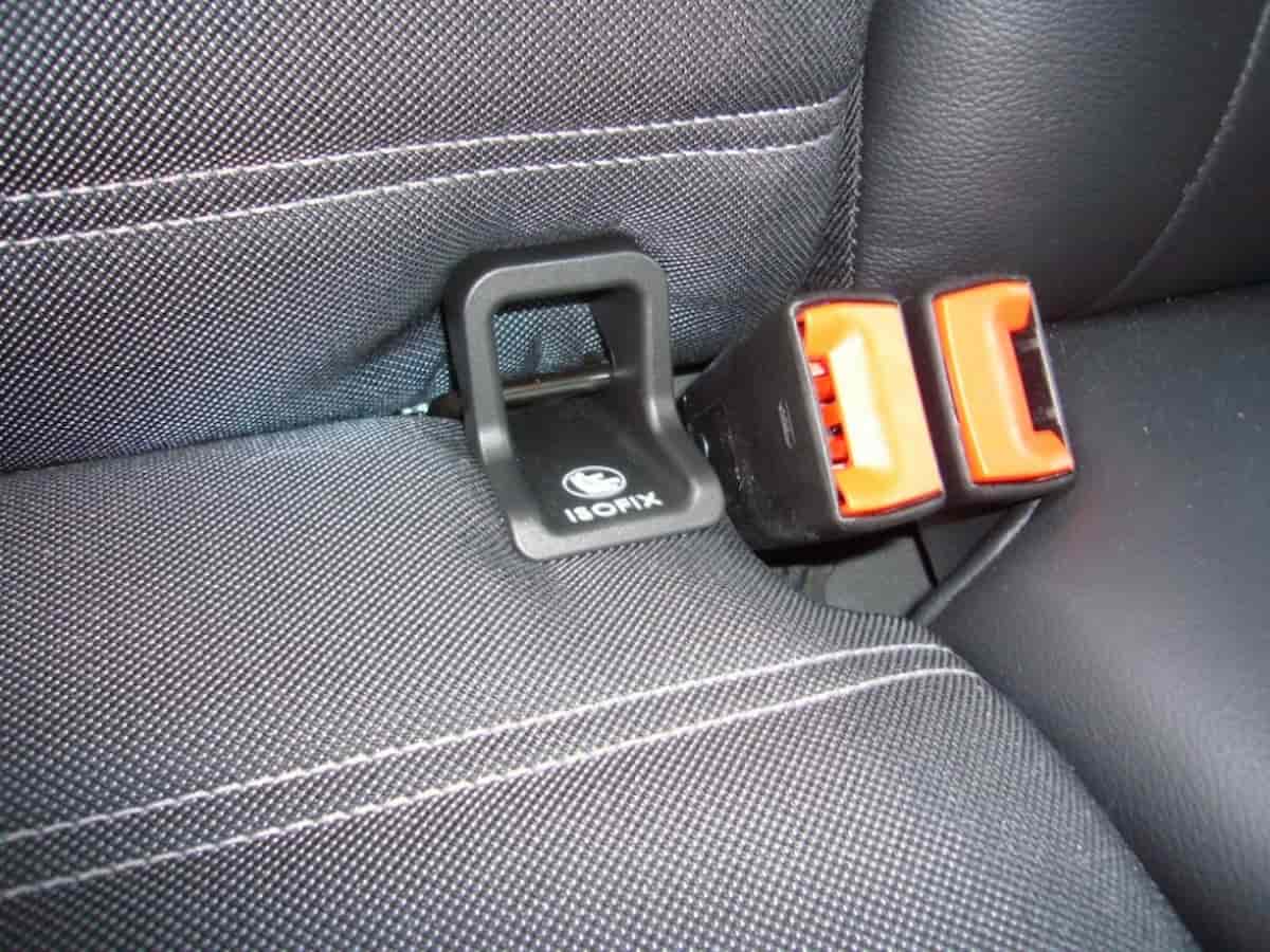 Móc ghế an toàn cho trẻ em ISOFIX là trang bị an toàn cho trẻ em trên ô tô (Ảnh: Sưu tầm internet) 