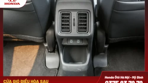 Cửa gió điều hòa cho hàng ghế sau giúp không khí mát lạnh lan tỏa đều (bản L, RS). Tăng sự thoải mái tối đa cho hành khách ngồi phía sau (L, RS).