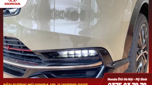 Đèn sương mù dạng LED (bản L, RS) tăng khả năng quan sát. Thiết kế hốc đèn sương mù hài hòa với cản trước.