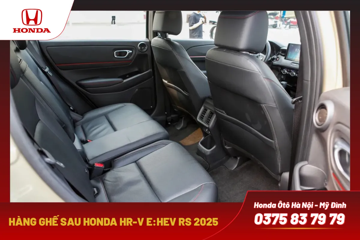 Hàng ghế sau rộng rãi, tích hợp tính năng Magic Seat gập linh hoạt độc đáo. Không gian thoải mái cho hành khách phía sau, có bệ tỳ tay (bản L, RS).