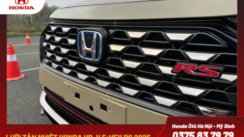 Lưới tản nhiệt đa điểm mạ crom sáng bóng (bản RS). Thiết kế lưới tản nhiệt khác biệt, tạo điểm nhấn riêng cho từng phiên bản.