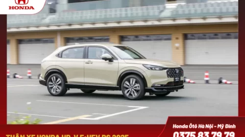 Thân xe HR-V 2025 với đường gân dập nổi khỏe khoắn. Thiết kế mang phong cách SUV lai Coupe thời thượng. Với tay nắm cửa sau ẩn trên cột C giúp thân xe trông liền mạch và thể thao hơn.