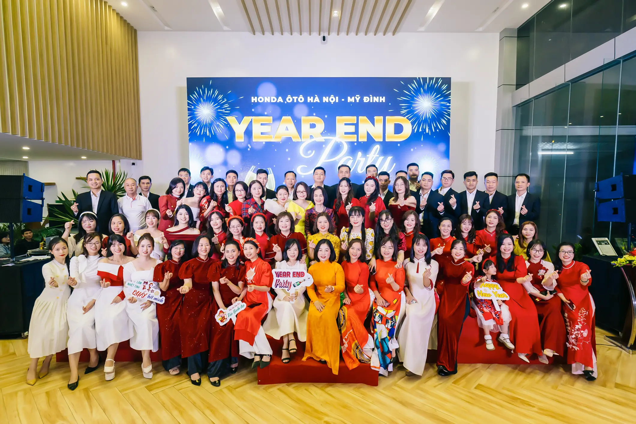 Tập thể cán bộ công nhân viên Honda ô tô Mỹ Đình
