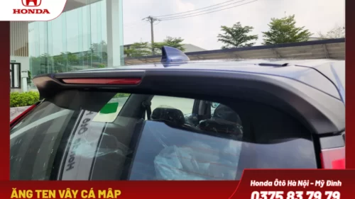 Ăng ten vây cá mập được thiết kế nhỏ gọn đặt trên nóc xe, giúp tối ưu hóa tín hiệu.