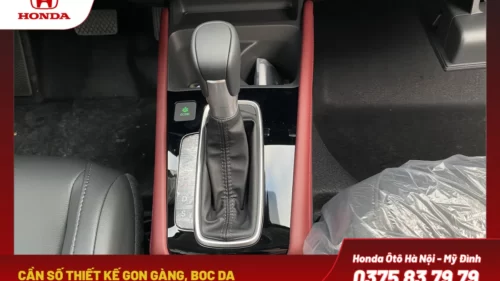 Cần số thiết kế gọn gàng, bọc da, giúp tăng cảm giác cầm nắm thoải mái, tương tự các dòng xe cao cấp của Honda nhưng tinh giản hơn để phù hợp với phân khúc.