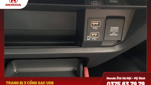 Trang bị 3 cổng sạc USB, đảm bảo mọi hành khách đều có thể dễ dàng sạc thiết bị của mình, phù hợp cho những chuyến đi dài mà không lo hết pin.