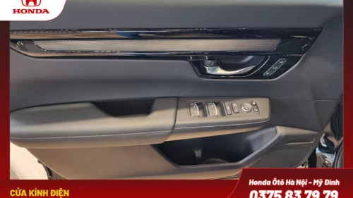 Cửa kính điện tự động lên xuống 1 chạm chống kẹt cho tất cả các hàng ghế.