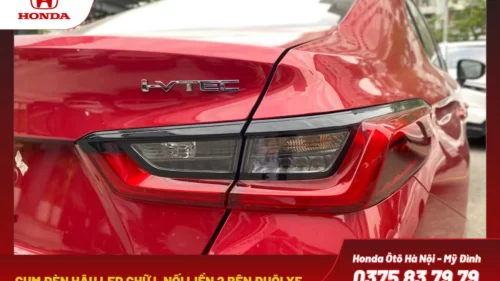 Cụm đèn hậu LED nối liền, thiết kế dạng chữ L đặc trưng, nối liền 2 bên đuôi xe, tăng khả năng nhận diện.