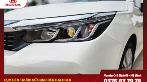 Cụm đèn trước sử dụng loại đèn Halogen, tích hợp dải đèn LED ban ngày. Đảm bảo khả năng chiếu sáng ổn định trong các điều kiện ánh sáng yếu.