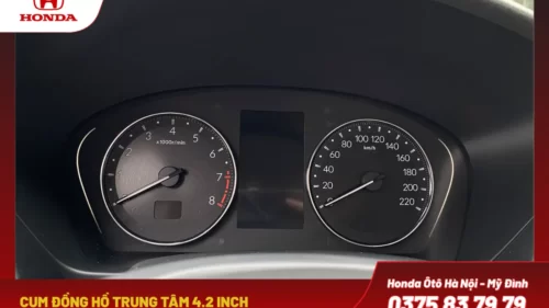 Cụm đồng hồ trung tâm 4.2 inch hiển thị màu sắc nét, cung cấp thông tin vận hành đầy đủ, dễ đọc.
